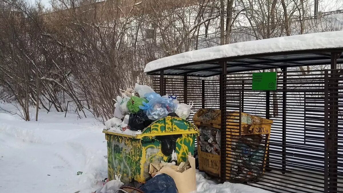     Аномальный снегопад парализовал работу компаний, отвтественных за вывоз мусора в Нижнем Новгороде и области. Об этом сообщает правительство региона со ссылкой на результаты совещания 23 января.