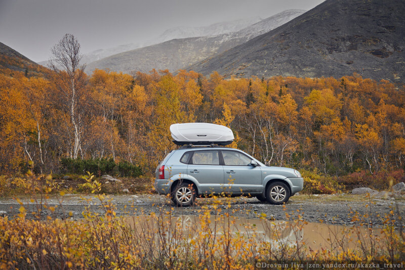 путешествие на машине. ехали машины. путешествие на автомобиле. красивый вид из машины. ехать в гору на машине во сне.
