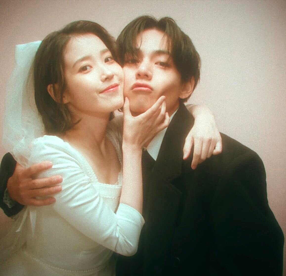 Monkeys jumping on the bed слова. Five песня перевод на русский. Текст мамбл текст. Дрипсэт текст. Фейс песни текст.