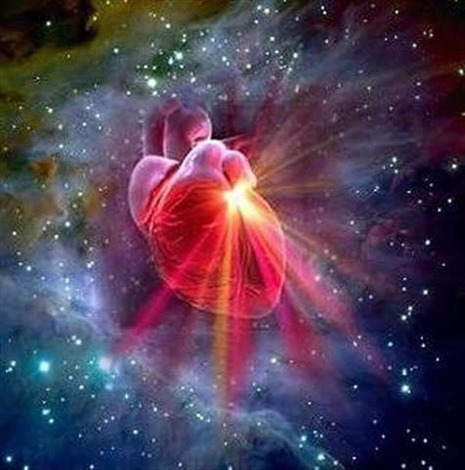 У богов были сердца. Вселенское сердце. Космос любовь. Энергия сердца. Сердце Бога.