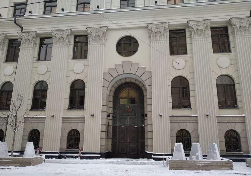 Верховный Суд РФ. Иногда законам здесь придают очень странную трактовку...