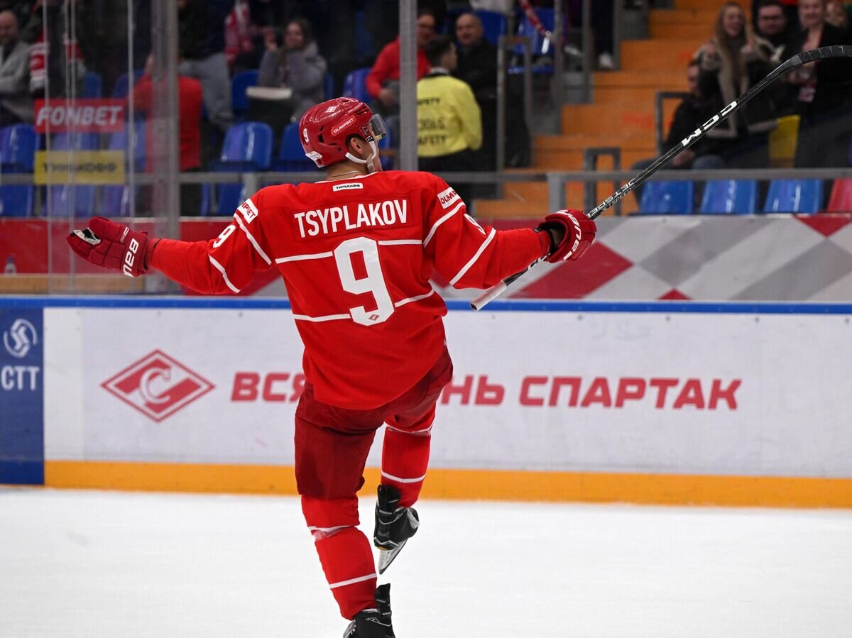    Хоккеист "Спартака" Максим Цыплаков© РИА Новости / Сергей Гунеев