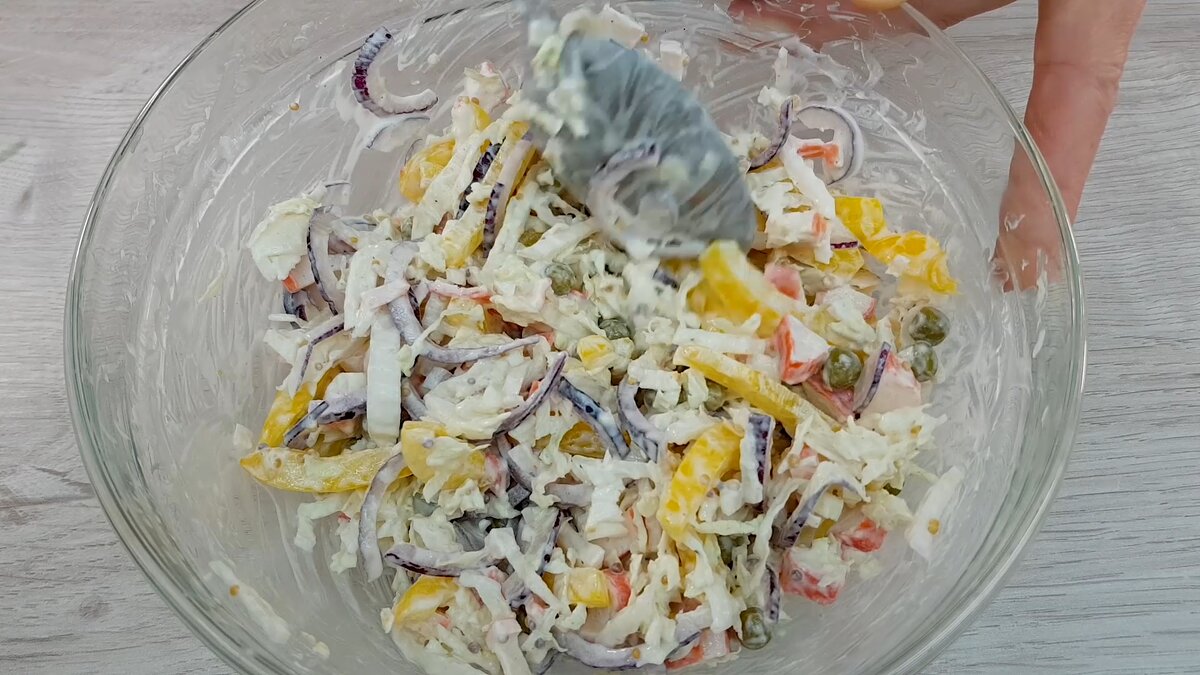 салат слоёный печёнкин. простые рецепты салатов картинками.