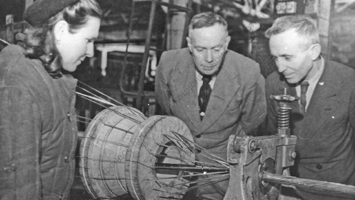 техническое творчество. поможем изобретателям. оформление изобретений и полезных моделей. атрибуты на фотосессию конструктора изобретателя. поможем изобретателям.