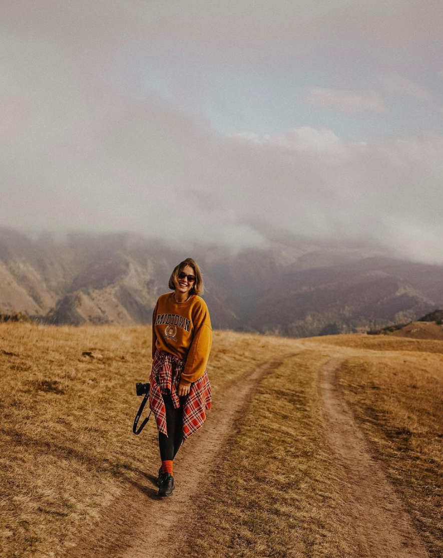 любовь и в горе и в радости. весна счастье. про забытых друзей. и в горе и в радости цитаты. дети обнимают друг друга.