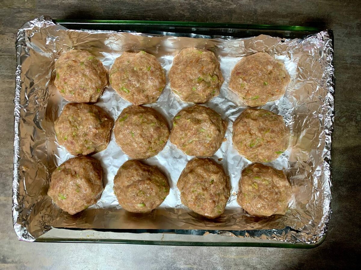 Женщина ест. Еда для детей. Фрукты для детей. Девушка с десертом. Еда восторг.