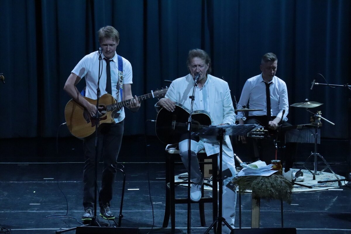 популярные артисты музыкальные