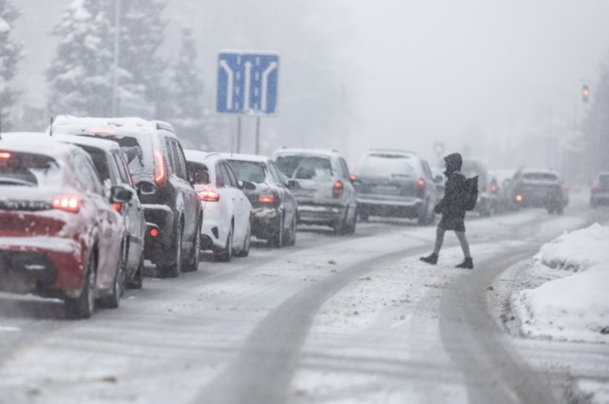    В Петербурге на 24 января продлили «жёлтый» уровень погодной опасности