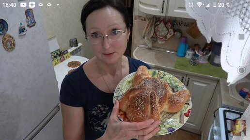 Домашнее видео. Снег с крыши... Пеку пирог с курицей, морковью и луком. 23 января 2024 года. Очень понравился!