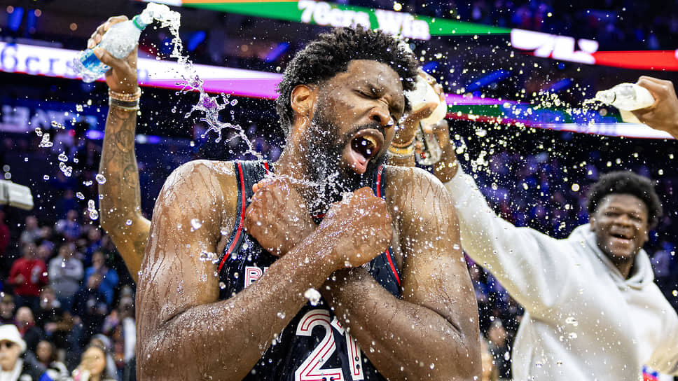 Фото: Reuters📷Центровой «Филадельфии Севенти Сиксерс» Джоэль Эмбид в матче с «Сан-Антонио Сперс» набрал 70 очков, став девятым игроком в истории НБА, покорившим эту отметку