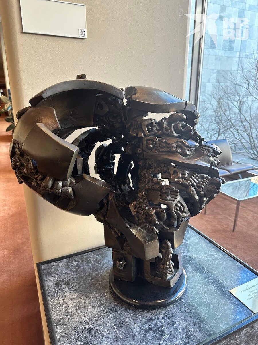 подарю скульптуру. подарю скульптуру. статуя независимости сша. статуи поцелуев 18 века. мини скульптуры.