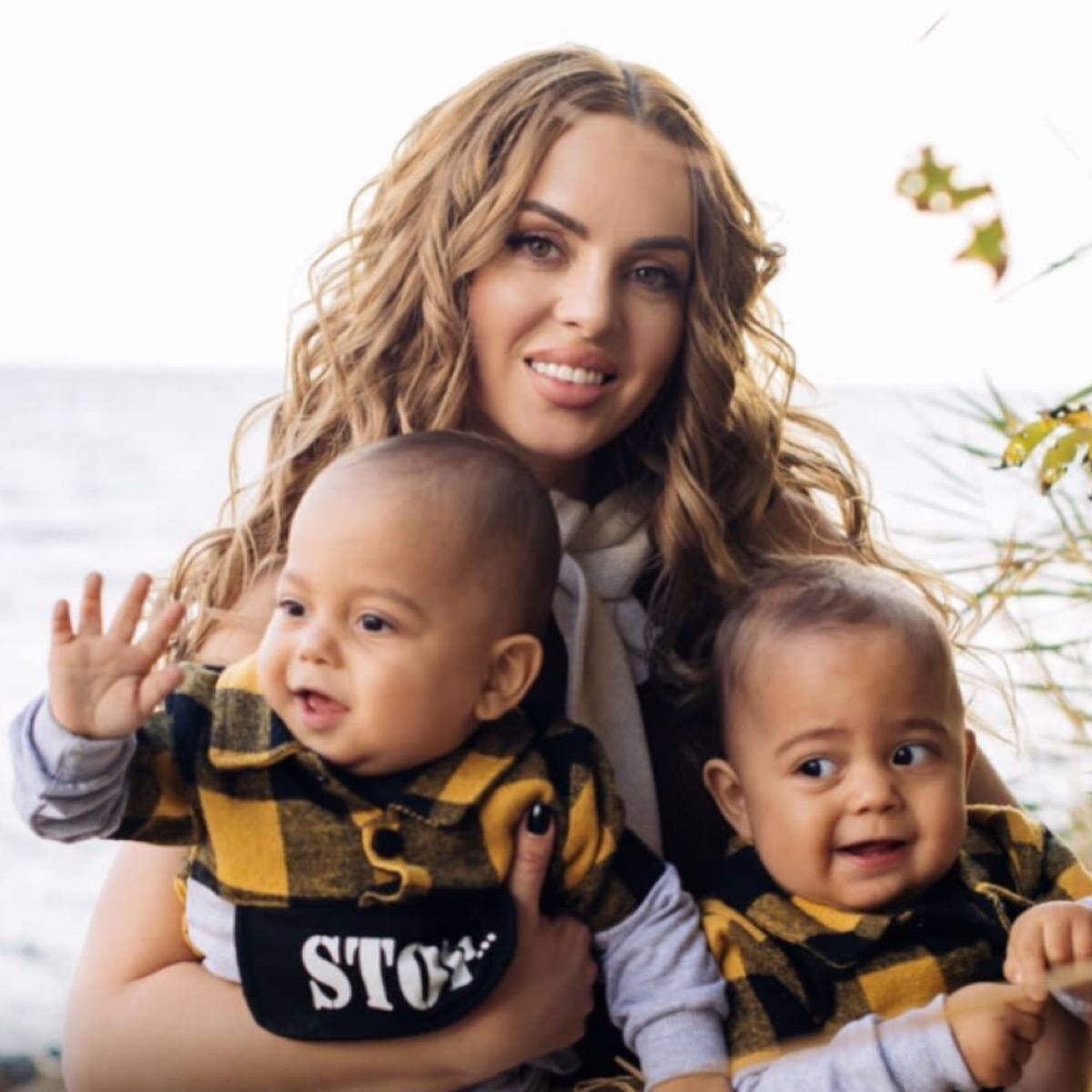 выплаты на школьников. 10 тысяч рублей школьникам. с 1 сентября ученику. школьники 1 сентября. выплаты к 1 сентября.