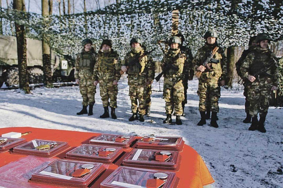 полигон для метания гранат. кидание гранаты в армии. метание гранат солдаты. окоп для роты. в окопе откидывает.