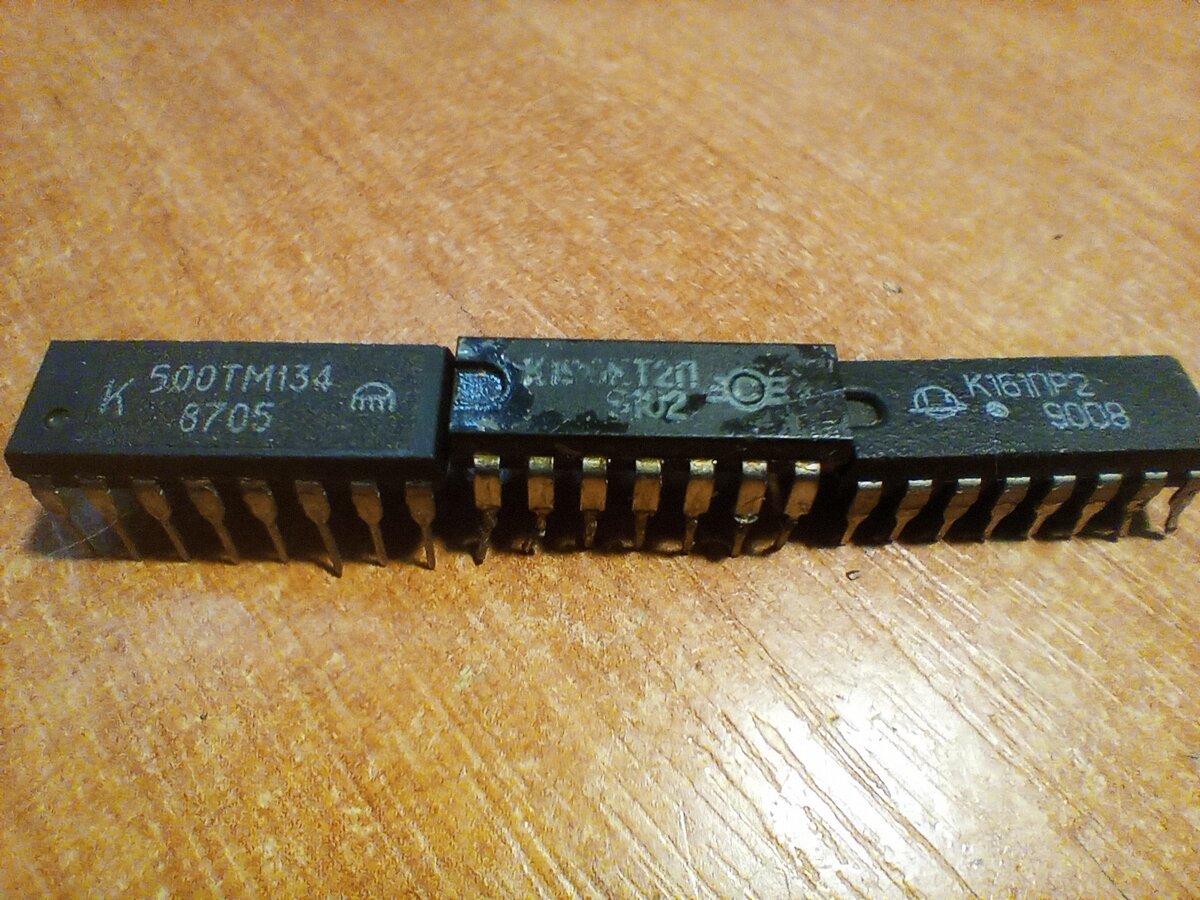 Разные серии, разные заводы.