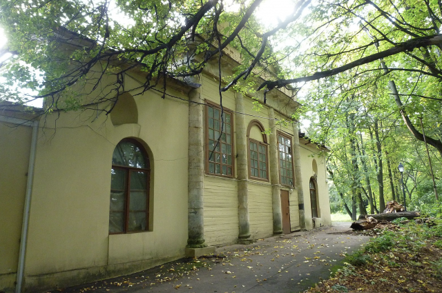    Северный фасад павильона Больших оранжерей. Фото: Commons.wikimedia.org/ Olga.Tryakhova