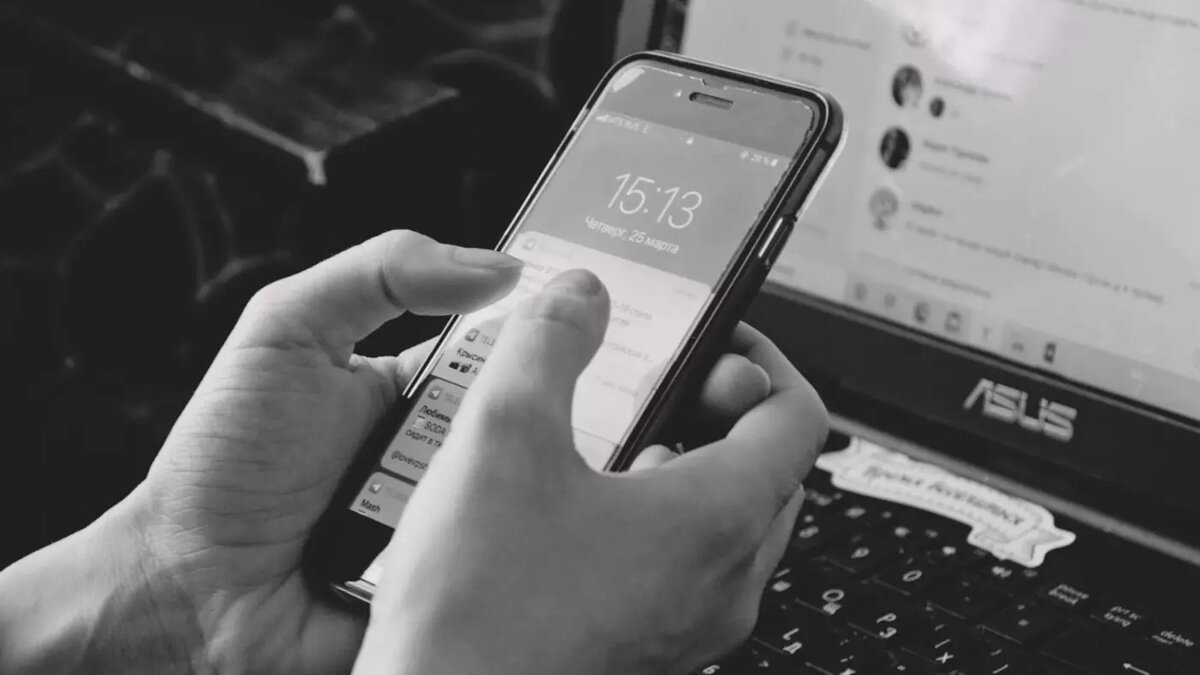     В Красноярске по чатам рассылались сообщения о готовящихся террористических актах в школах. В антитеррористической комиссии края сообщили, что это фейк.