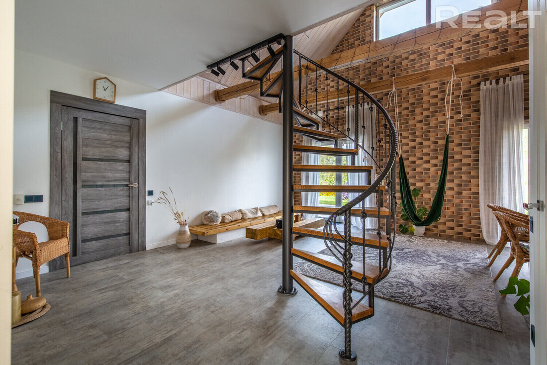 Интерьер дома 8 8. Тини хаус матриярви. Диван в гостиную в деревянном доме. Даная 2 зодчий. Баня даяна 2 зодчий.