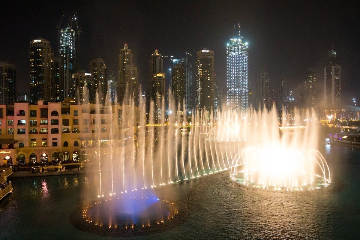 Дубай видео 2024. Поющие фонтаны Бурдж Халифа. Дубай фонтаны Бурдж Халифа. Шоу фонтанов в Дубае Бурдж Халифа. Музыкальный фонтан в Дубае.