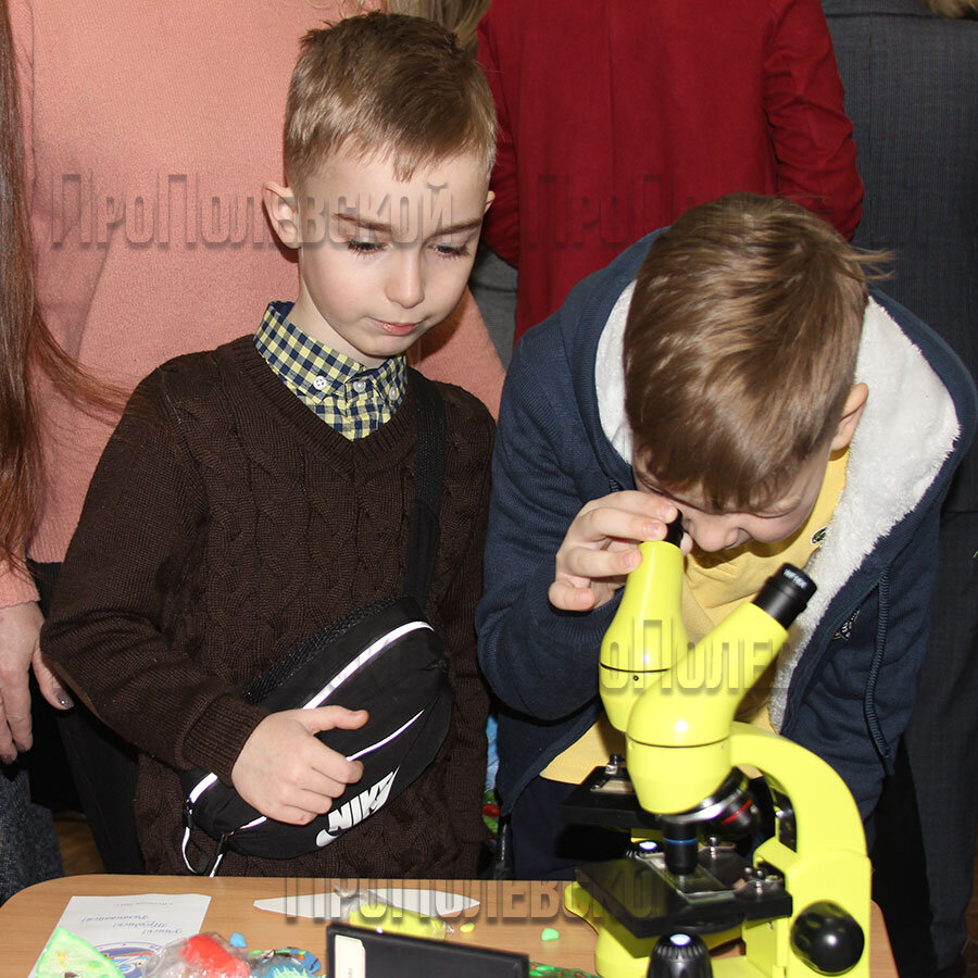 константин самый лучший. шаг в будущее призеры. шаг в будущее. дипломы научно практической конференции. награждение победителей конкурса школьный патент шаг в будущее.