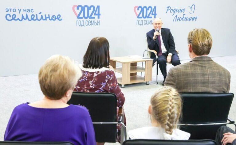    Путин на форуме «Родные — любимые» официально дал старт Году семьи в России Андрей Севостьянов