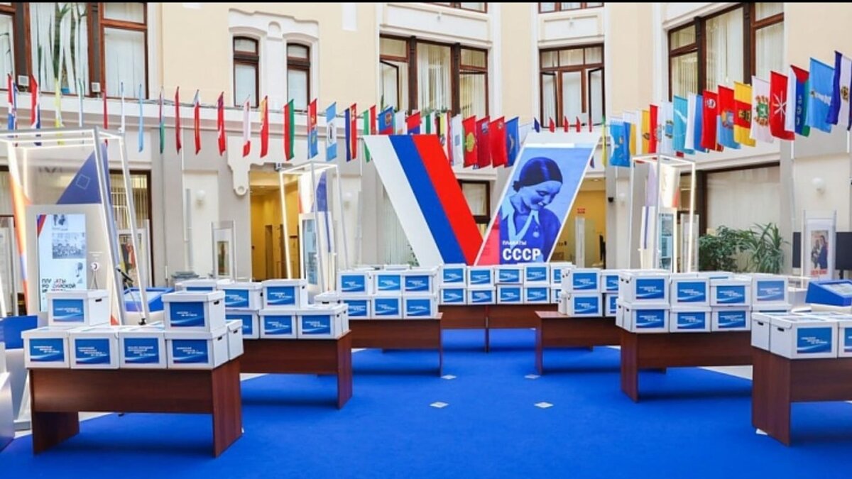    Избирательный штаб Владимира Путина завершил сбор подписей в поддержку его регистрации кандидатом на предстоящих выборах, подписные листы сданы в Центризбирком. Всего в ЦИК поступило 95 коробок с подписными листами, собранными по всей стране, включая Хабаровский край.