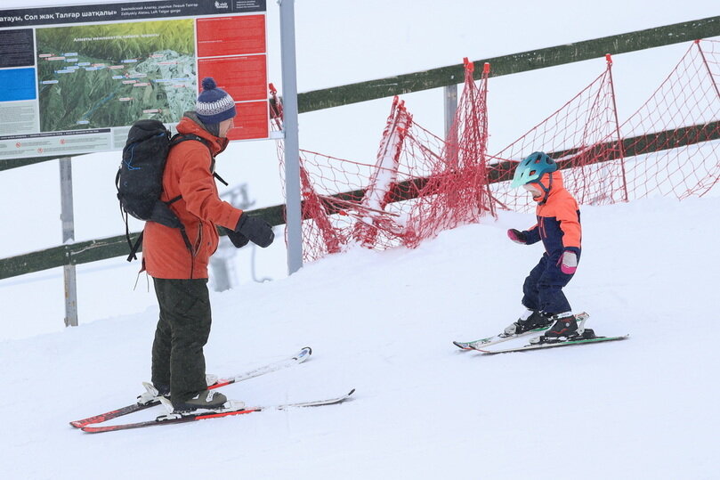 Зима спорт лыжи