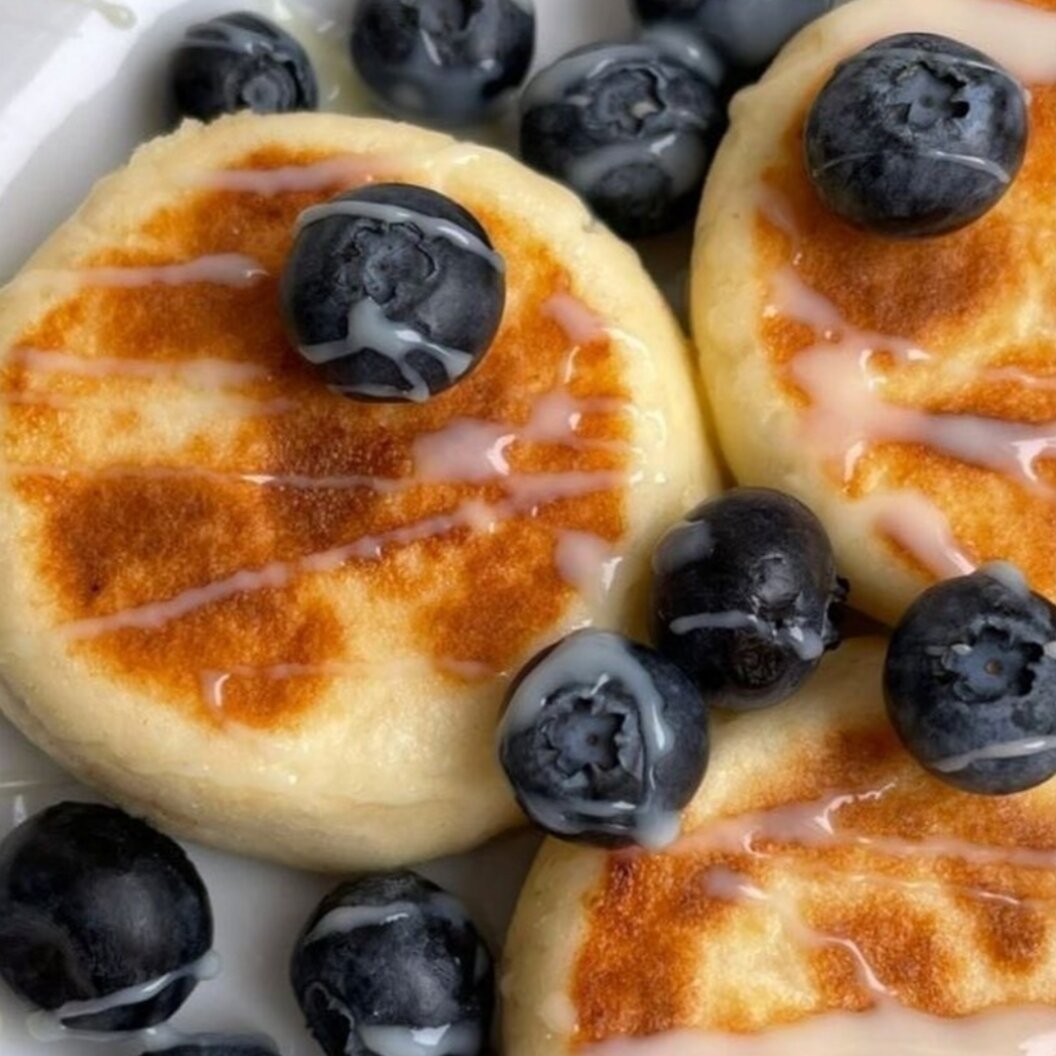 Сытно и быстро - это точно про сырники,поэтому хочу поделиться с вами своим любимым рецептом.