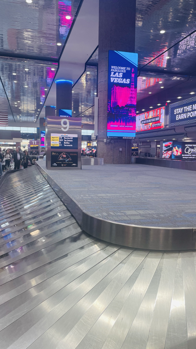 Человек с часами. Время поджимает. Пунктуальность. Типовые сроки исполнения документов. В кратчайшие сроки деятельность.