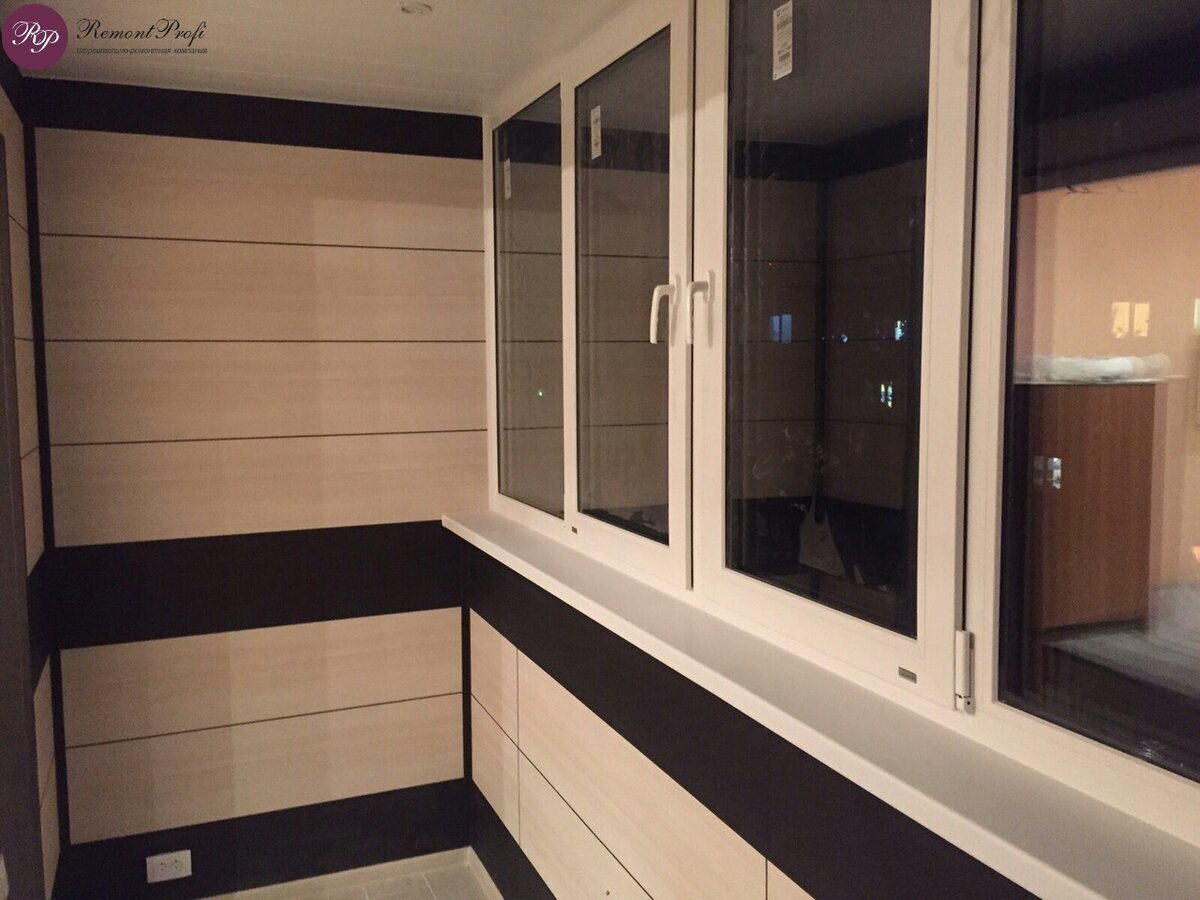 Отделка балкона панелями. Панели для отделки балкона внутри. Панели пвх рипс оливковый. Обшивка балкона пластиковыми панелями. Отделка балкона панелями.