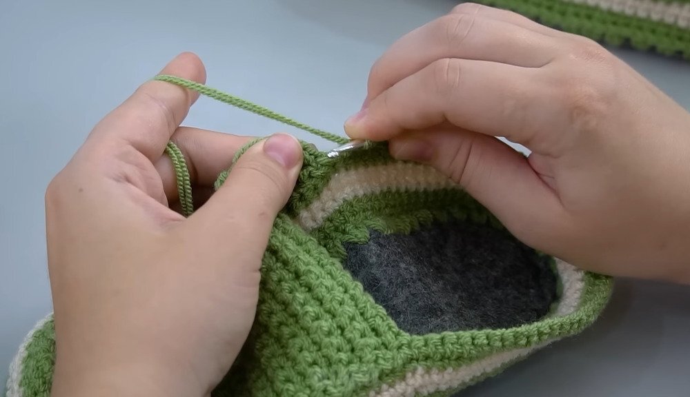 выкройки вязания следков крючком. тапочки крючком на войлочной подошве описание. тапочки василисы жолтиковой. вязаные тапочки зинаиды скурихиной. тапочки на войлочной подошве крючком мастер класс.