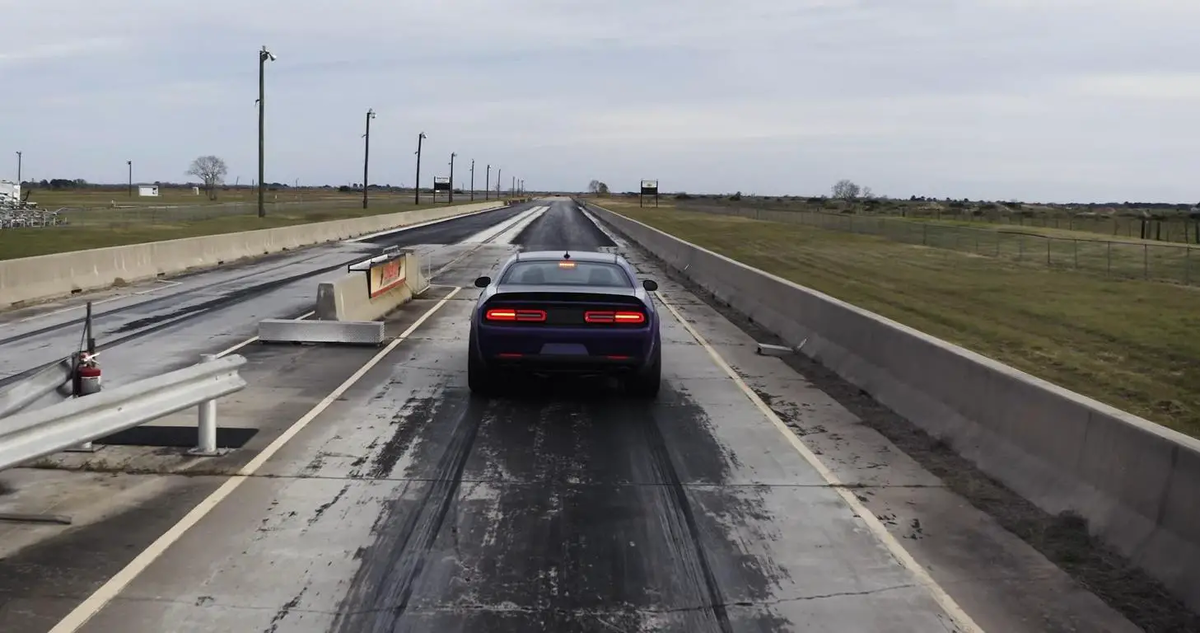 Сила измеряется в лошадиных силах. Мощность двигателя автомобиля в птс. 1 лошадиная сила равна. Мощность лошади в лошадиных силах. Лошадиная сила это единица измерения мощности машины.