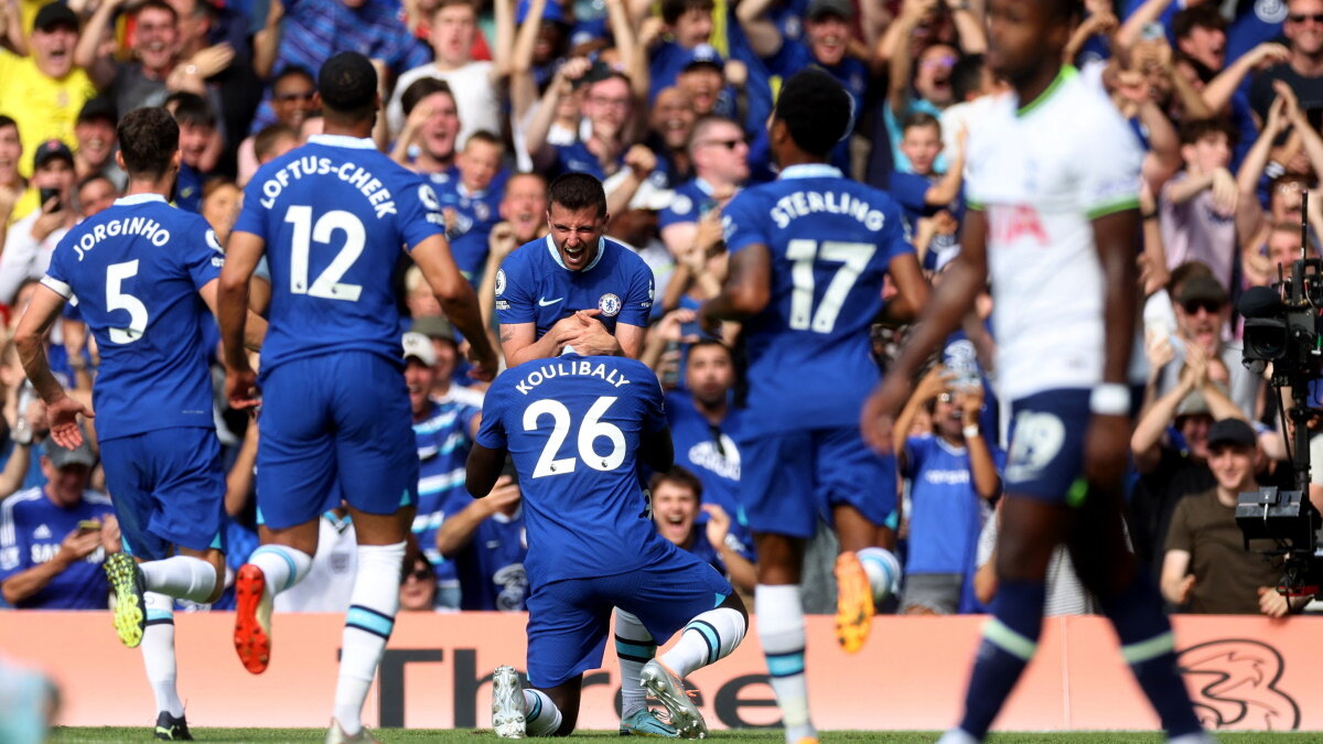    Ликование футболистов "Челси" после гола в ворота "Тоттенхэма". Фото: REUTERS