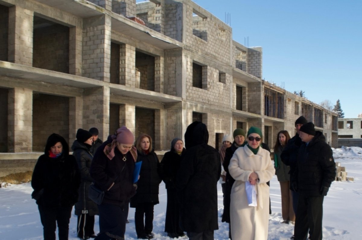    Не дождавшись квартир, люди записали обращение к президенту России.