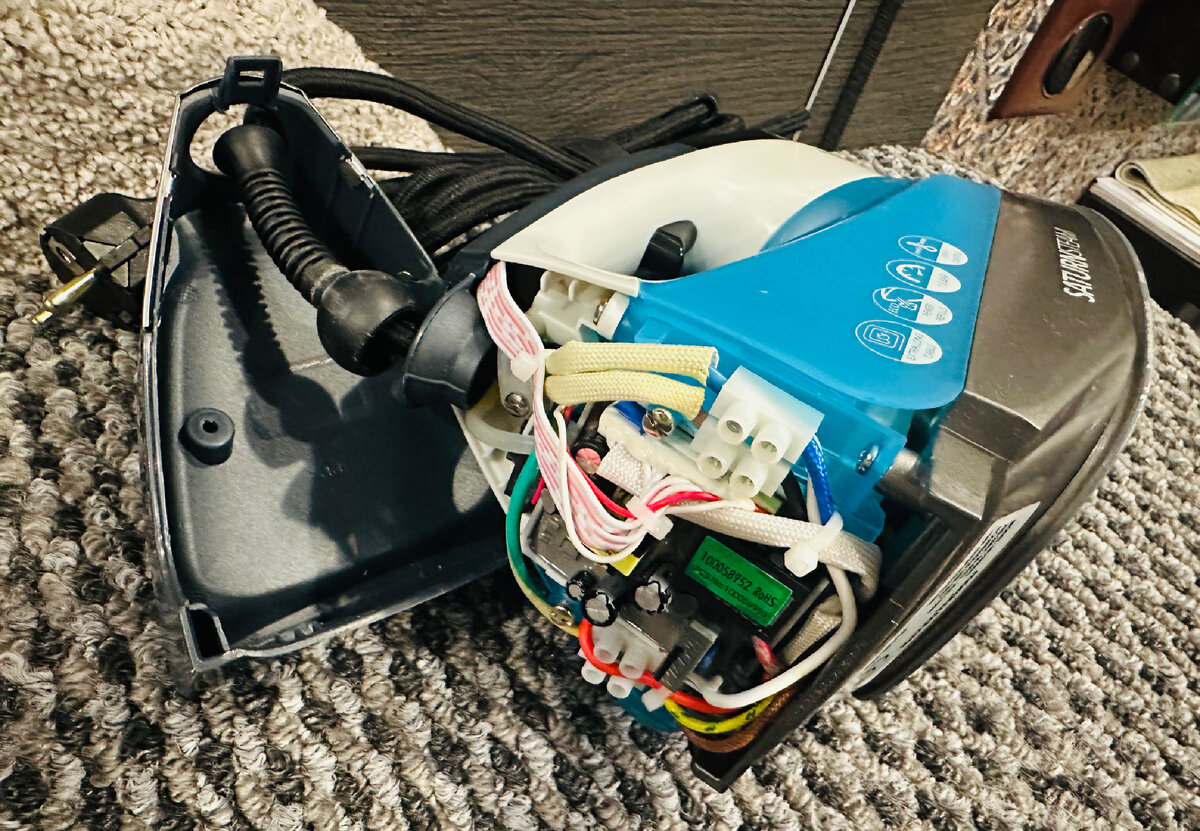 Это я для фото его положила на когтеточку и унесла обратно на балкон