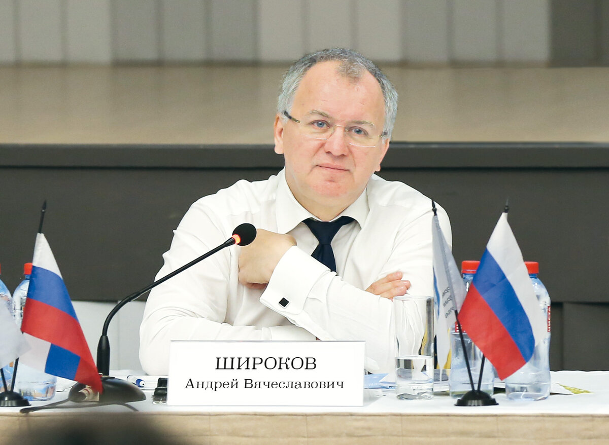 Посмотрите на это лицо товарищи трудящиеся и пенсионеры - вот ваш КЛАССОВЫЙ ВРАГ.