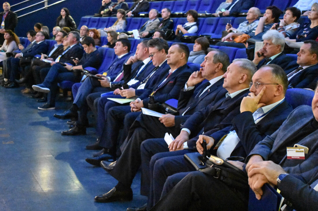 Вот ещё сборище классовых врагов трудового народа и социальных паразитов - буржуев