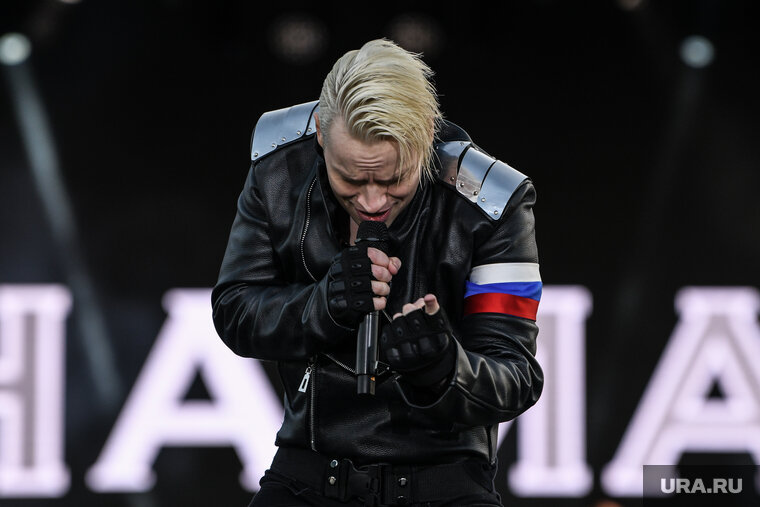 Показать песню жестами