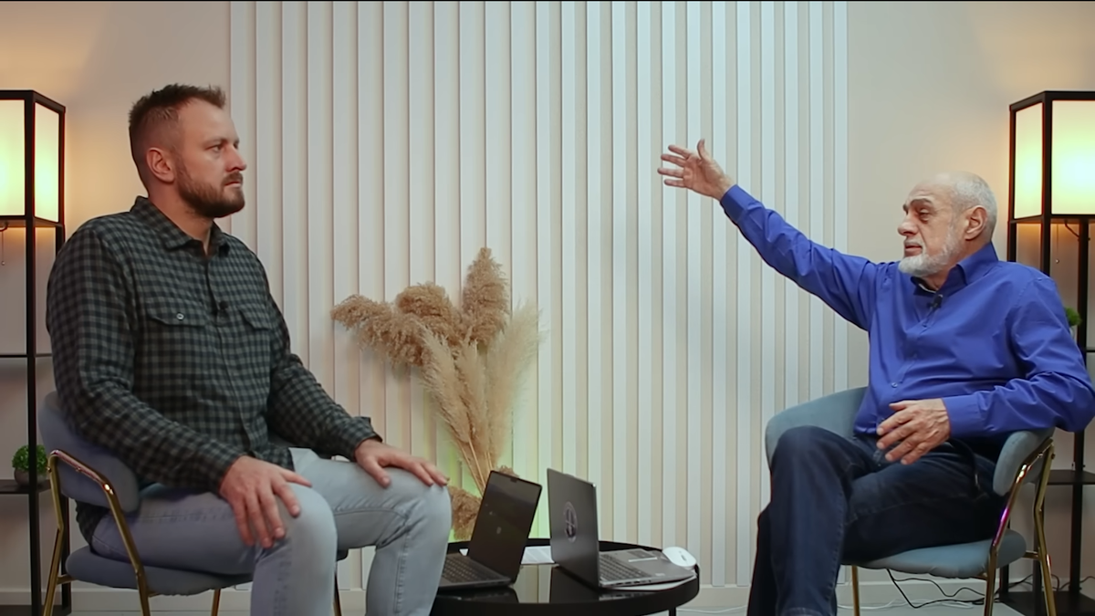 Изля дем. Советы каждый должен лохануться самостоятельно. Девушка и свекровь. Человек любящий давать советы. Непрошенные советы.