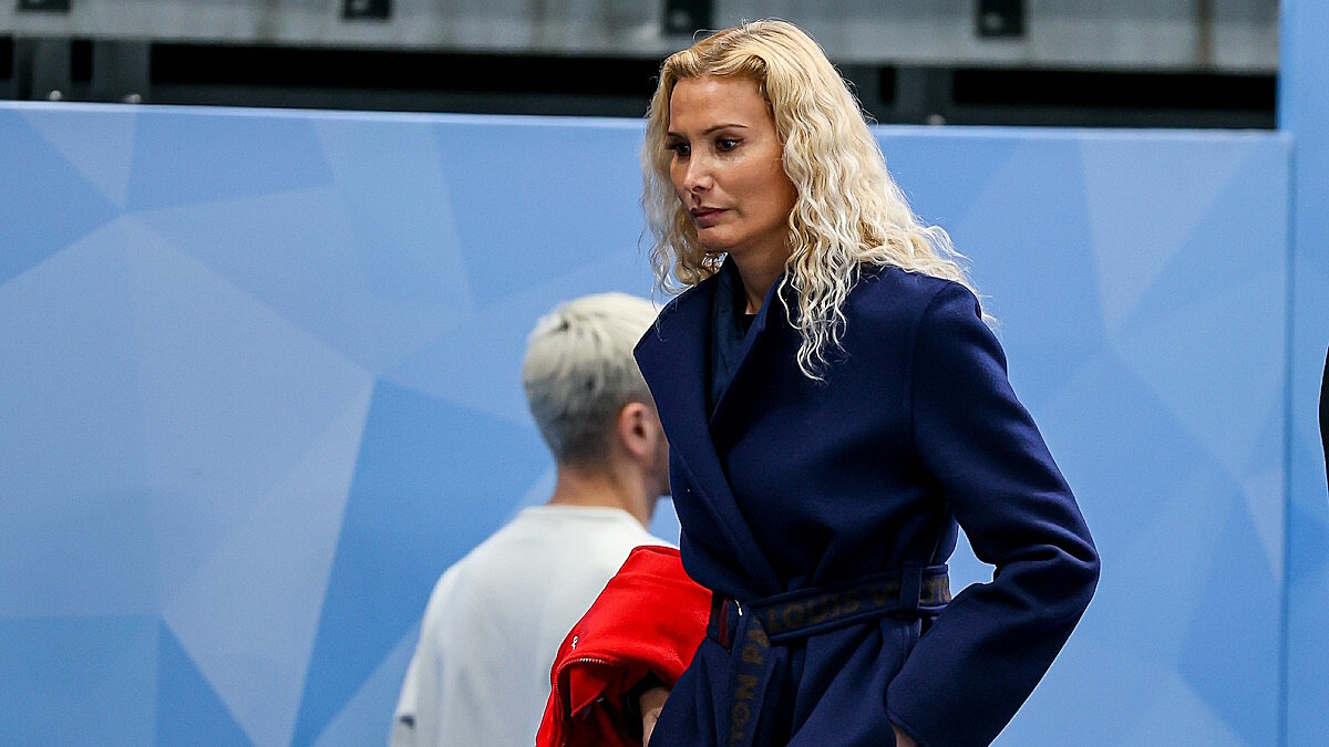 Борис моисеев иди отсюда. Моисеев борис гордон. Лох цветочный. Иди отсюда. Иди отсюда.