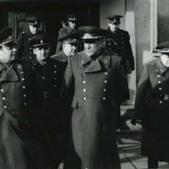 Фото: Министр Обороны СССР, Маршал Советского Союза Д.Т. Язов с Командующим Западной Группой войск генерал-полковником Б.И. Снетковым во время инспектирования   9-й танковой дивизии. На заднем плане, за Министром Обороны, командир дивизии полковник В.П. Черный. Пройдёт всего несколько лет и Группа "прикажет долго жить". Из личного архива автора.