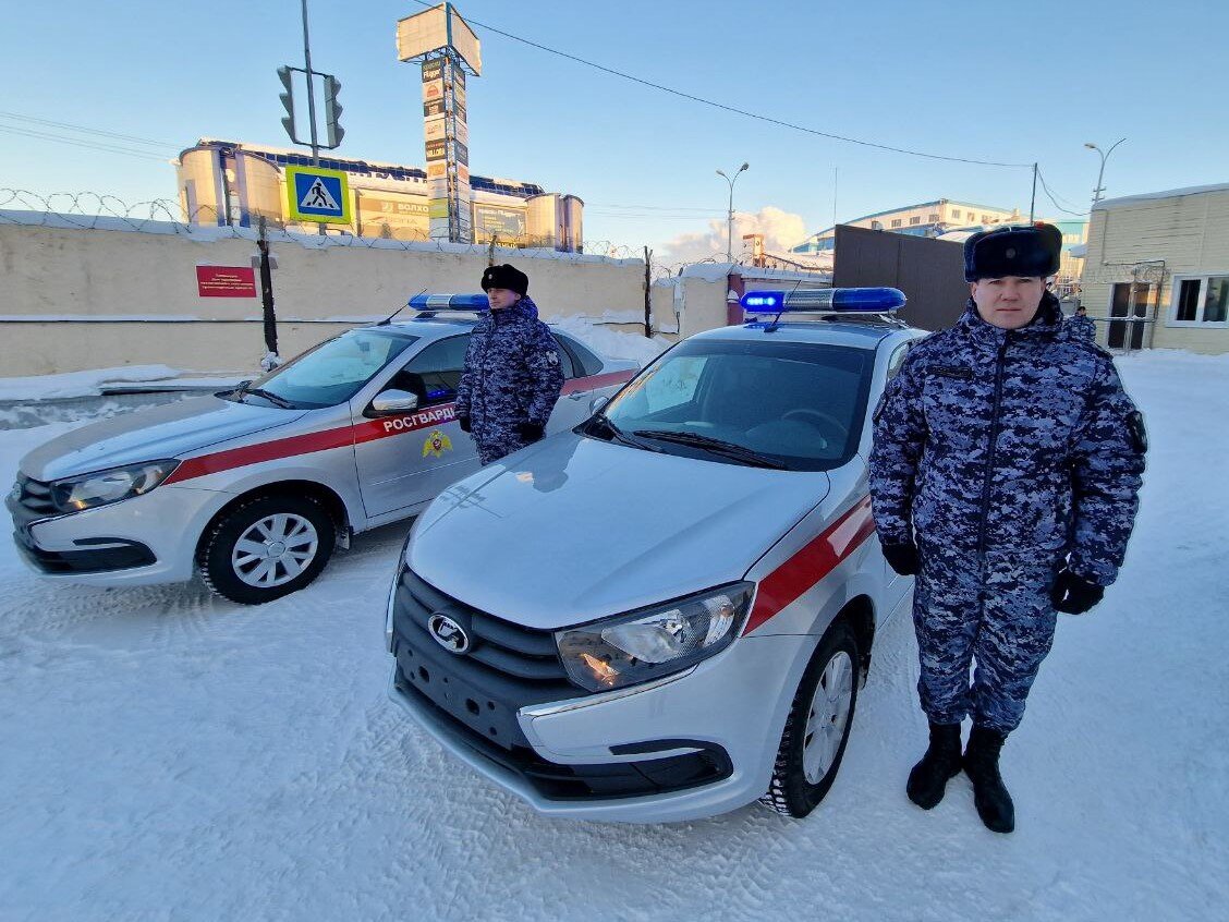 Губернатор Югры на сургутской базе ОМОН вручила ключи от 12 служебных  автомобилей | Сургутская Трибуна | Новости Сургута и Югры | Дзен