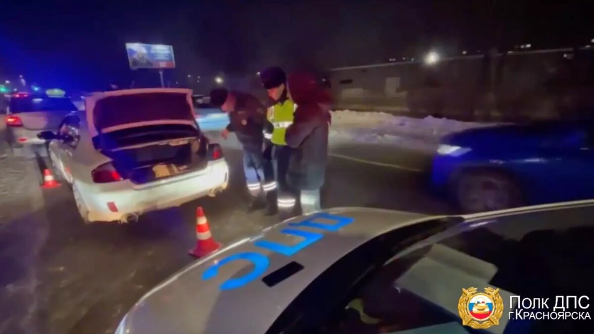     В Красноярске после гонки с сотрудниками ДПС задержали 31-летнего водителя «Субару», который, судя по соцсетям, является приятелем скандального гонщика на черной «Шкоде» без номеров.