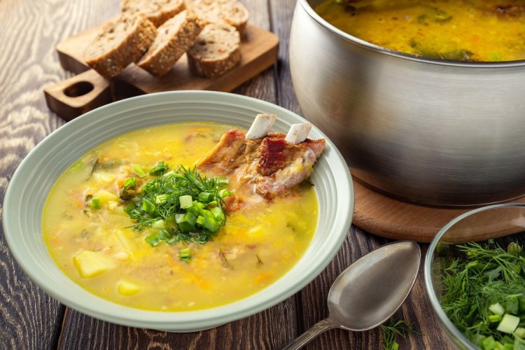 суп из свинины с картошкой. вермишелевый. суп со свининой и вермишелью. суп с колбасой и вермишелью. суп вермишелевый из свинины.