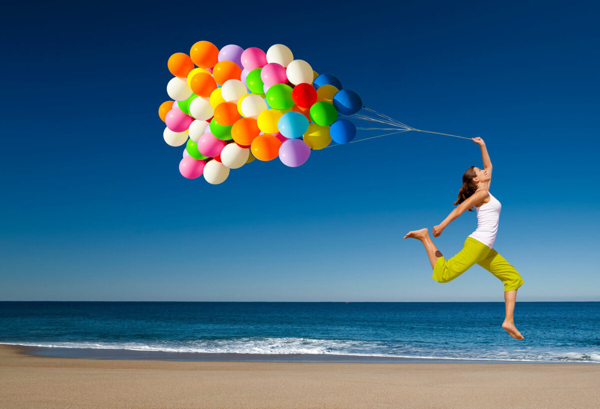 Стать счастливым и радоваться жизни. Позитивные фото. Марафон красоты и здоровья. Очень позитивные картинки. Человек с воздушным шариком.