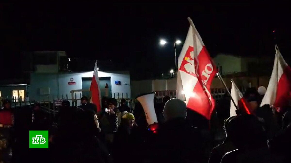    В Варшаве в президентском дворце задержали бывшего главу МВД и его заместителя