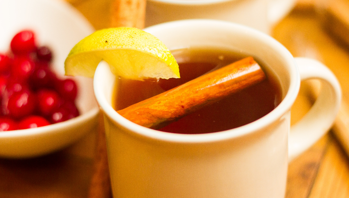 Польза красного вина. Чем полезно вино. Напитки повышающие и понижающие давление. Можно ли пить шампанское при давлении. Польза вина.