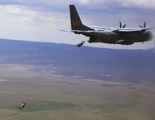 Архивное фото военного самолета на учениях