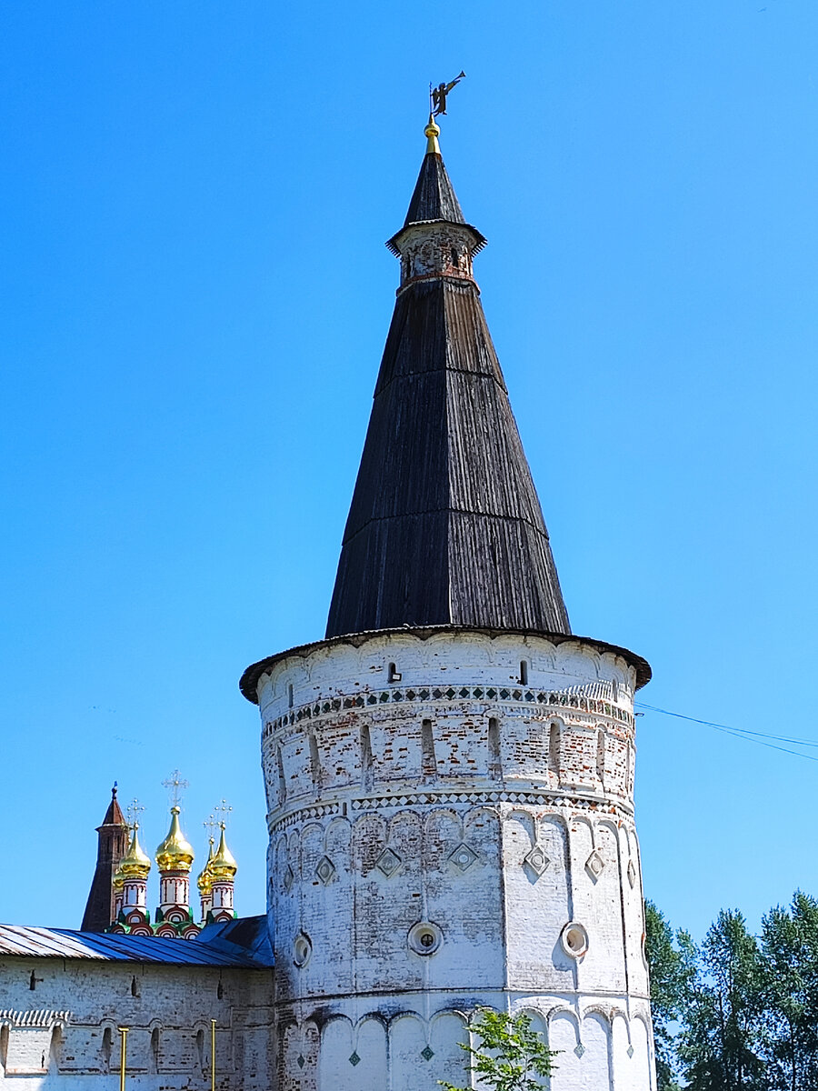 Девятиярусная башня Иосифо Волоколамского монастыря