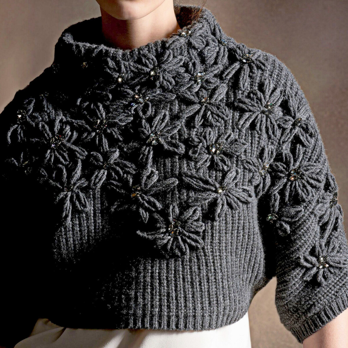 Как украсить свитер, который давно вышел из моды или просто надоел? Легко!-4