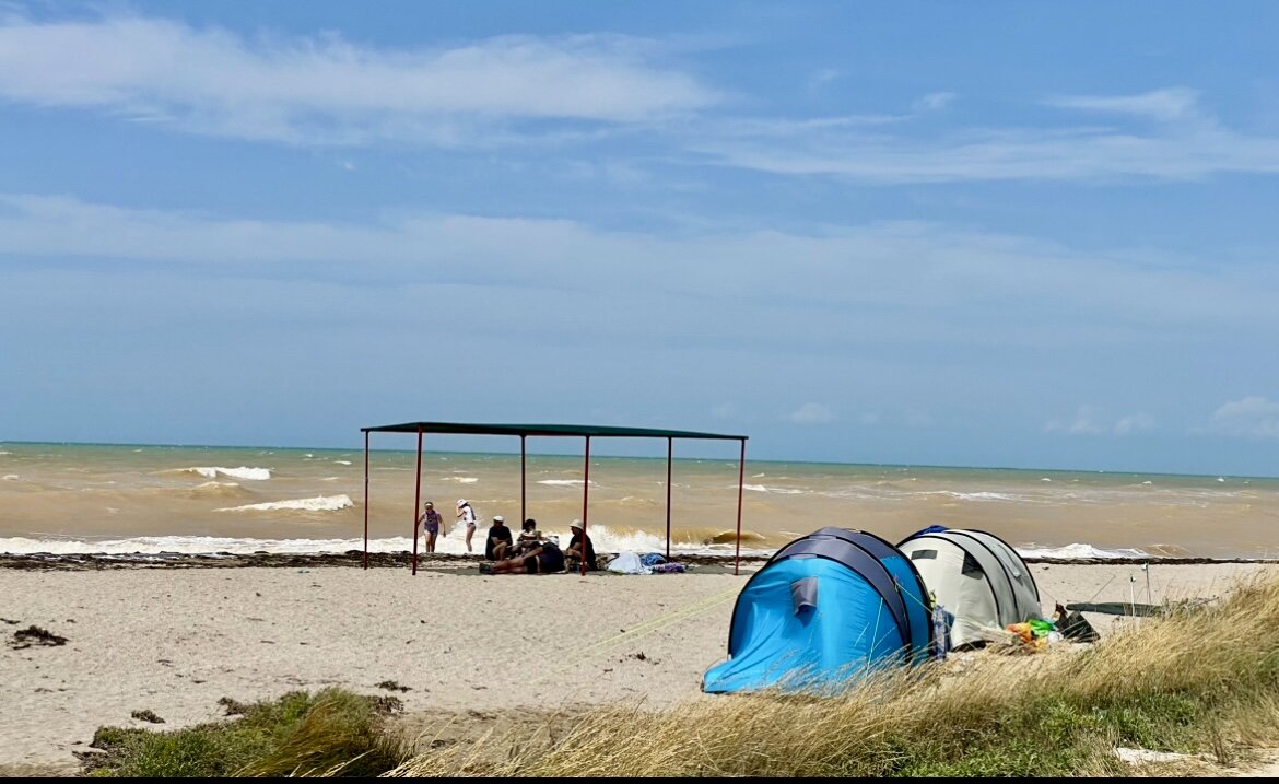 бакальская бухта крым. бакальская коса (ландшафтно-рекреационный парк). бакальская коса (ландшафтно-рекреационный парк). оленевка бакальская коса. коса стерегущее крым.